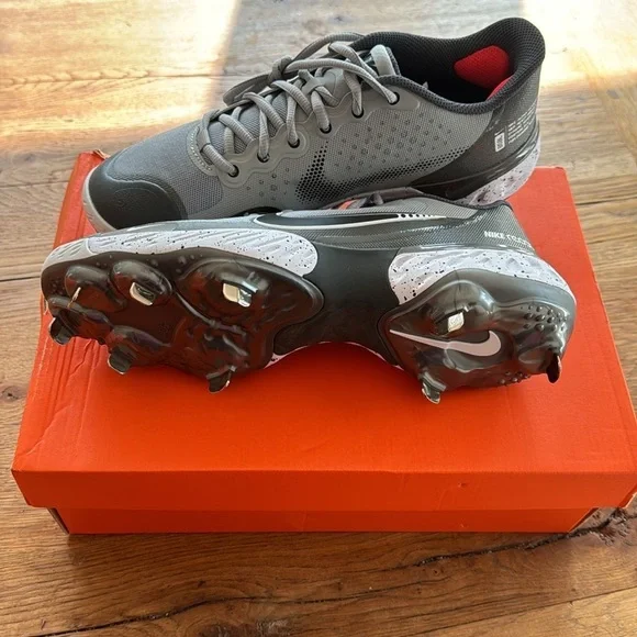 Nike Alpha Huarache Elite 3 Low Grey / White Baseball Cleats CK0746-011 size 8 Athletic Shoes